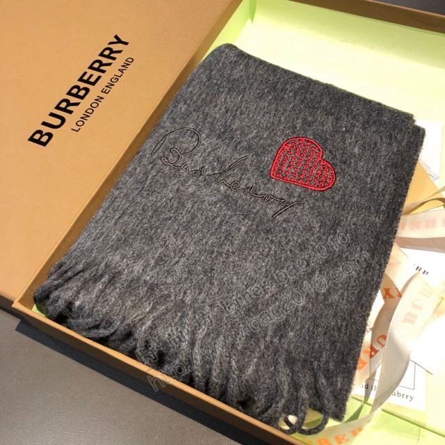 Burberry圍巾 巴寶莉專櫃愛心圍巾披肩 Burberry羔羊絨女圍巾  llwj6964